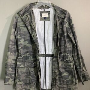 Universal Thread Green Camouflage Jacket